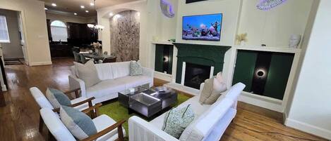 Smart-tv en een open haard