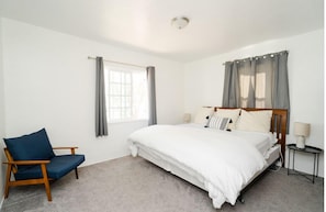 2 chambres, fer et planche à repasser, Wi-Fi, draps fournis