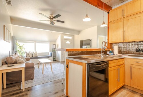 Private in town house with HUGE yard. Pet Friendly