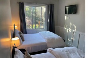 2 bedrooms, iron/ironing board, free WiFi, bed sheets - Private in town house with HUGE yard. Pet Friendly (Los Alamos)