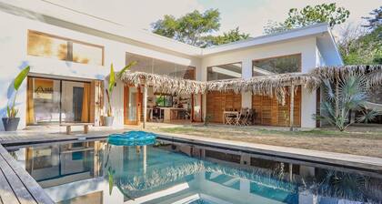 Charming Jungle 3-bedroom house with WiFi, AC in peaceful Manzanillo