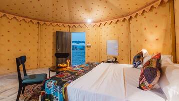 Luxury Tent, Desert view | Desk, laptop workspace, soundproofing, bed sheets