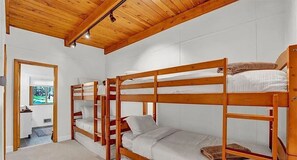 3 多间卧室、熨斗/熨衣板、免费 WiFi、床单