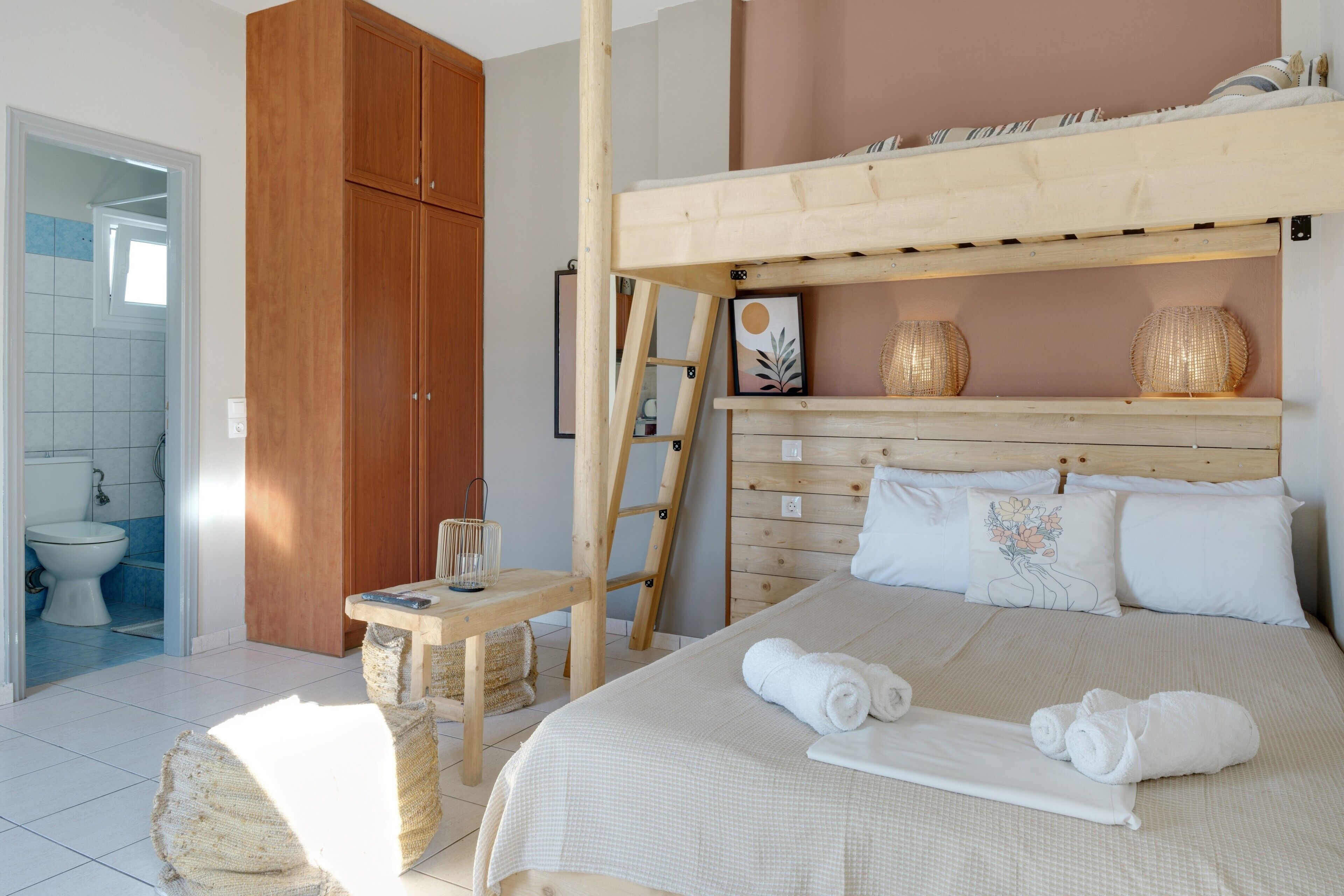 1 bedroom, bed sheets