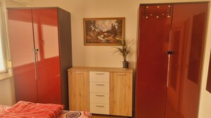 2 bedrooms, iron/ironing board, WiFi - Cozy 3-room vacation apartment at Dresden main station  (Dresden)