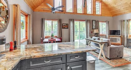 NEW! Cabin in the Woods (2-Bedroom) - Pets Allowed