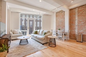 Living area - Roami at The Churchill (New Orleans)