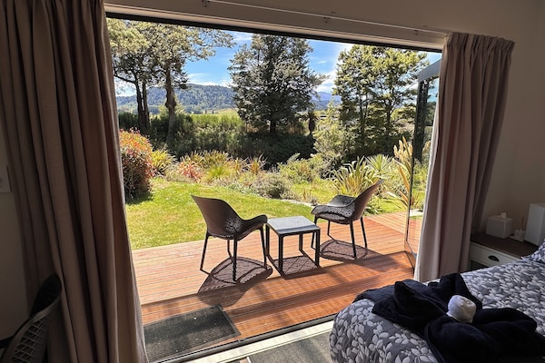 Premium Studio, 1 Queen Bed, River View | Terrace/patio