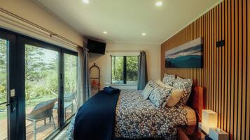 Premium Studio, 1 Queen Bed, River View | Egyptian cotton sheets, premium bedding, pillowtop beds