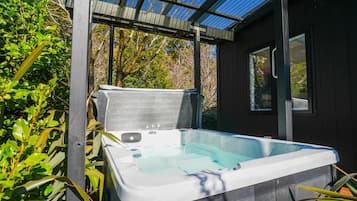Premium Studio, 1 Queen Bed, River View | Terrace/patio