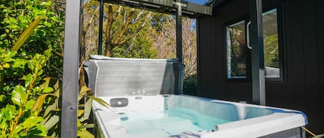 Premium Studio, 1 Queen Bed, River View | Terrace/patio