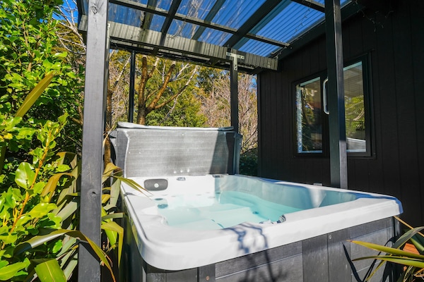 Premium Studio, 1 Queen Bed, River View | Terrace/patio
