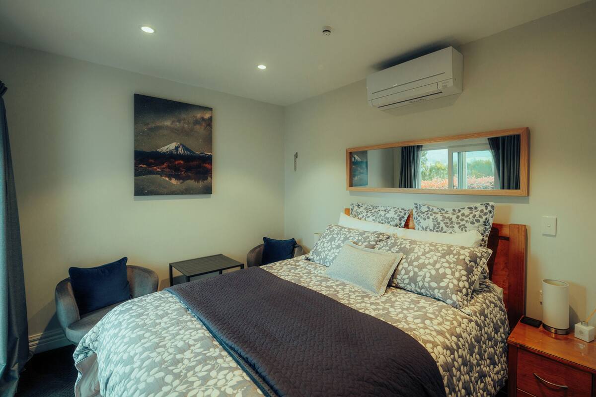 Superior Queen Room | Egyptian cotton sheets, premium bedding, pillowtop beds