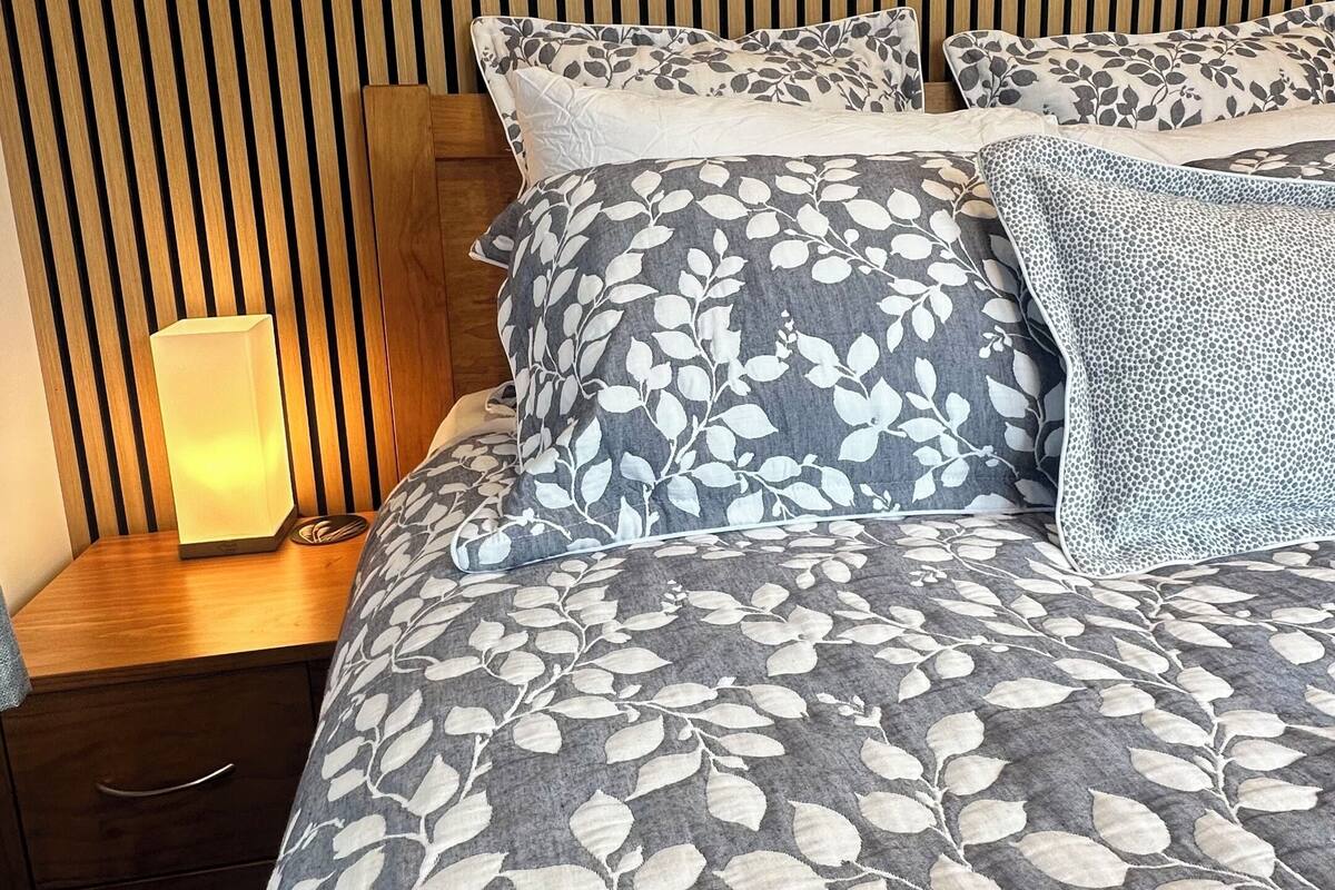 Monolocale Premium, 1 letto queen, vista fiume | Biancheria in cotone egiziano, biancheria da letto di alta qualità