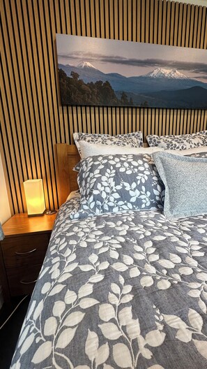 Egyptian cotton sheets, premium bedding, pillowtop beds - Two Rivers Boutique Lodge Ohakune (Ohakune)
