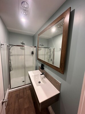 Premium Double Room, 1 Katil Ratu (Queen), Mountain View | Bilik Mandi | Pancuran mandi, kelengkapan dandanan diri percuma, pengering rambut 