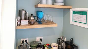Superior Queen Room | Private kitchenette | Espresso maker, mini-fridge, electric kettle, toaster