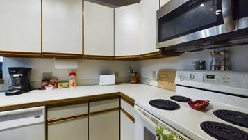 Fridge, coffee/tea maker, spices