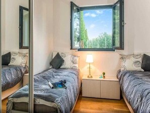 2 habitaciones, tabla de planchar con plancha y wifi gratis 