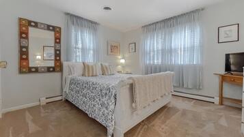 3 bedrooms, travel crib, WiFi, bed sheets