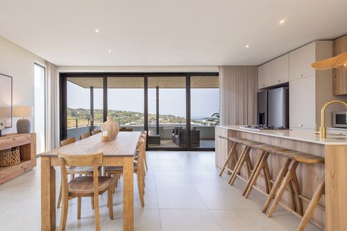 Stylish 4-Bedroom Home | Balcony, Gas BBQ and Garden