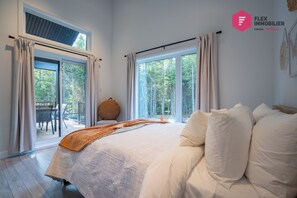 5 bedrooms, iron/ironing board, free WiFi, bed sheets