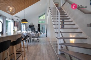 Interior - La Casa Bella | Luxury, Comfort, Pool & private SPA | Near Quebec City (Shannon)