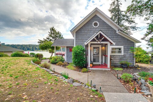 Bayfront Home w/ Private Beach in Vaughn!