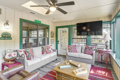 Lakefront Home: Deck, Grills & Fire Pit in Karnack