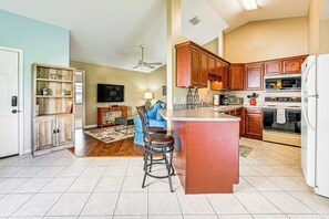 Fridge, microwave, stovetop, dishwasher