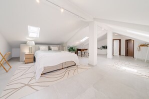 6 chambres, bureau, fer et planche Ă  repasser, lit parapluie