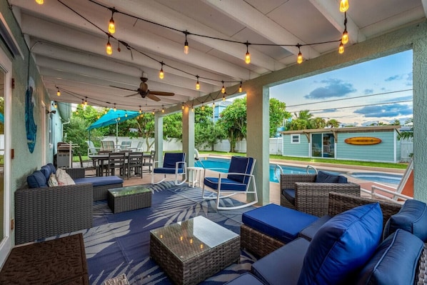 屋外ダイニングエリア