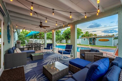 TIKI BLUE TWO: Family-sized beach house. Walk to Beach. Heated Pool & Hot Tub.