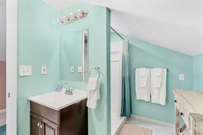 Hair dryer, towels, soap, shampoo - TIKI BLUE TWO: Family-sized beach house. Walk to Beach. Heated Pool & Hot Tub. (Cocoa Beach)