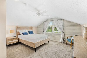 5 habitaciones, escritorio y tabla de planchar con plancha 