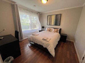 1 bedroom, desk, iron/ironing board, WiFi - Private Room and Centrally Located (Edmonton)