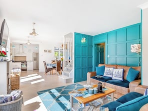 TV, fireplace - 4 bedroom accommodation in Helston & The lizard (Helston & The lizard)