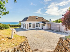 Exterior - 4 bedroom accommodation in Helston & The lizard (Helston & The lizard)