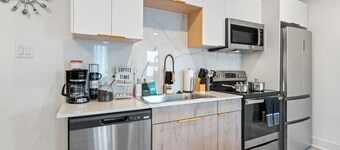 Amazing 1-bedroom apartment with WiFi Sleeps 6