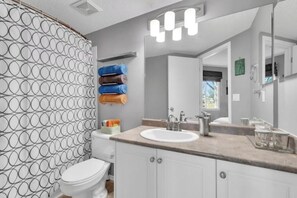 Hårføner, håndklær, såpe og toalettpapir