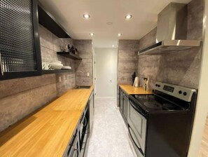 Private kitchen - Manhattan - Industrial & Modern Apartment by LRT (Edmonton)