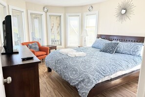 5 slaapkamers, een strijkplank/strijkijzer, reisbedje, gratis wifi