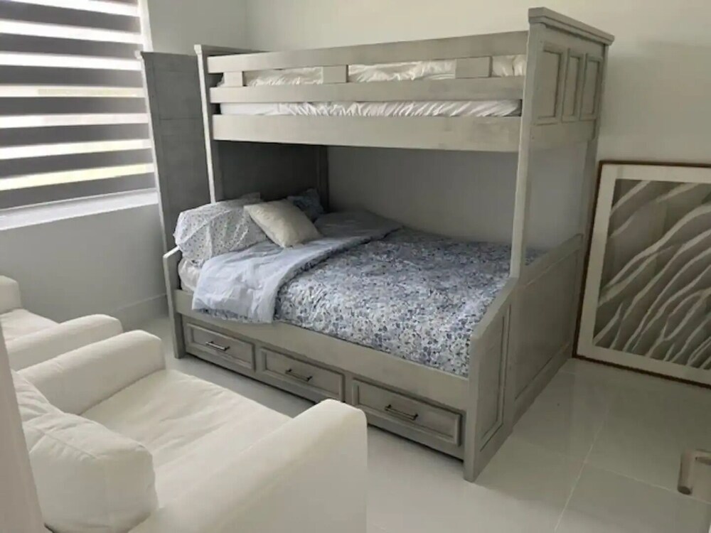 Charming 4bedroom house with WiFi and AC in Homestead MiamiDade