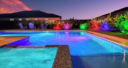 Villa Oasis with Heated Pool • Gateway to Miami & Keys