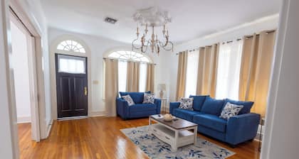 Beautiful & Spacious Apartment in Uptown with Wi-Fi, AC, Hulu