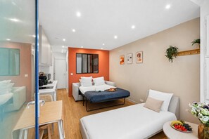 Cuna de viaje, wifi gratis y ropa de cama 
