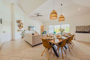 Dining - Local Vibes Villa, Big Pool and Outdoor, 10 sleeps (Paradera)