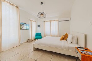 5 bedrooms, desk, iron/ironing board, travel crib