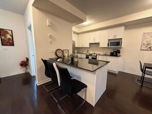 Deluxe Villa, Patio | In-room dining - Ajax Heaven (Ajax)