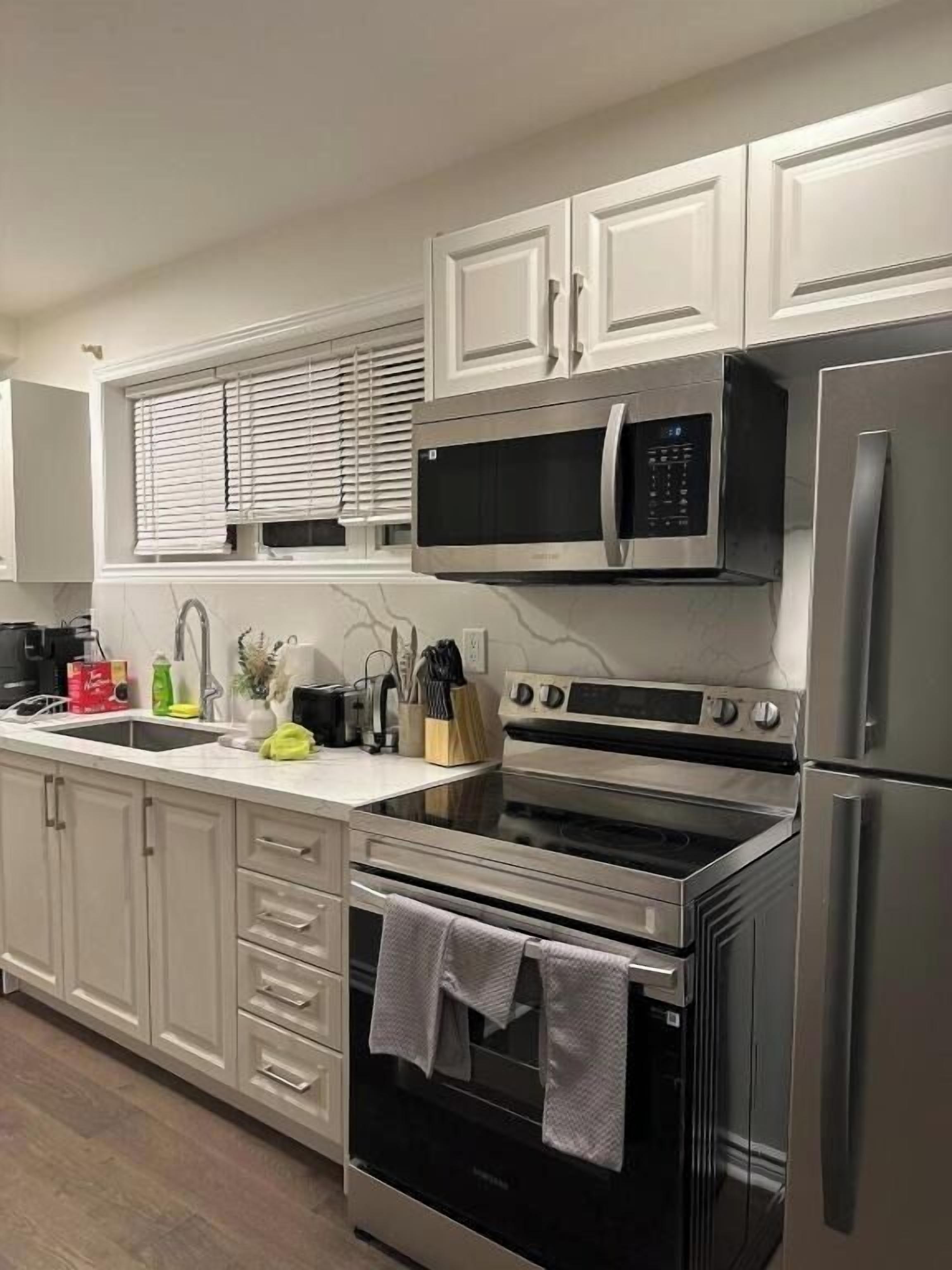 Departamento Confort, patio | Cocina privada | Cafetera y tetera, artículos de limpieza y congelador 